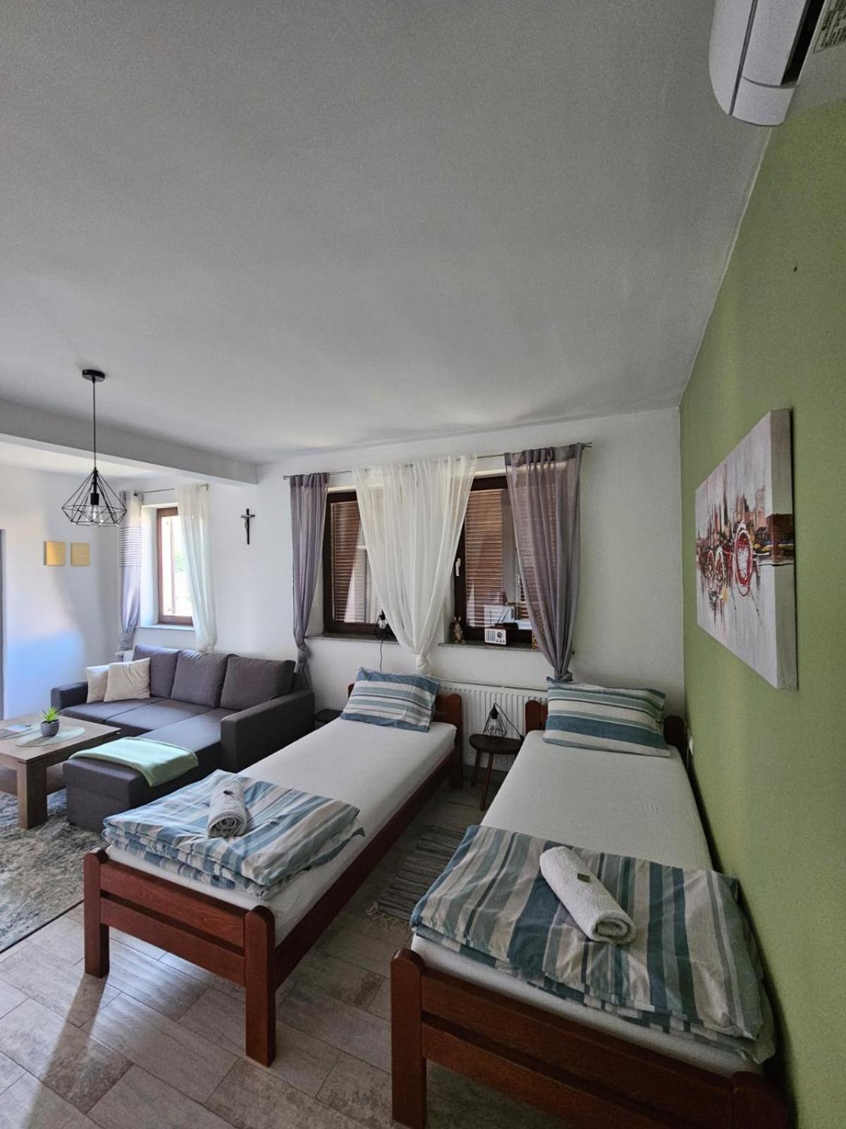 Studio Apartman Dora Ilok Extérieur photo